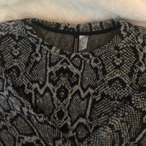 H&M Sweaters - Cropped snakeskin print soft sweater H&M Sweaters - Cropped snakeskin print soft sweater